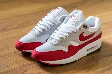 Rot Air Max 1 